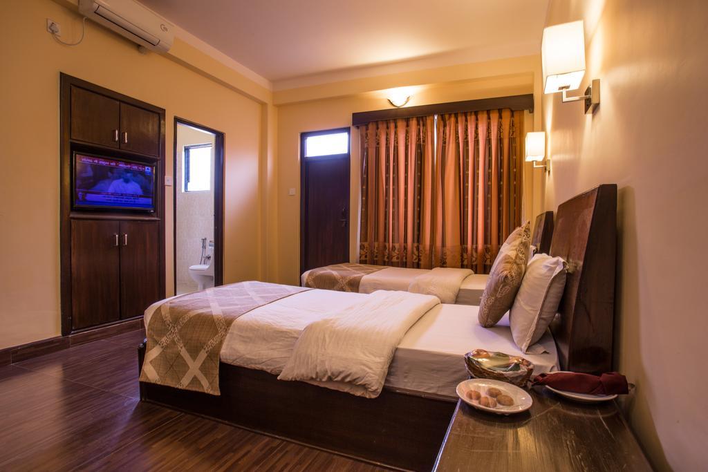 Hotel Peninsula Pokhara Exterior foto