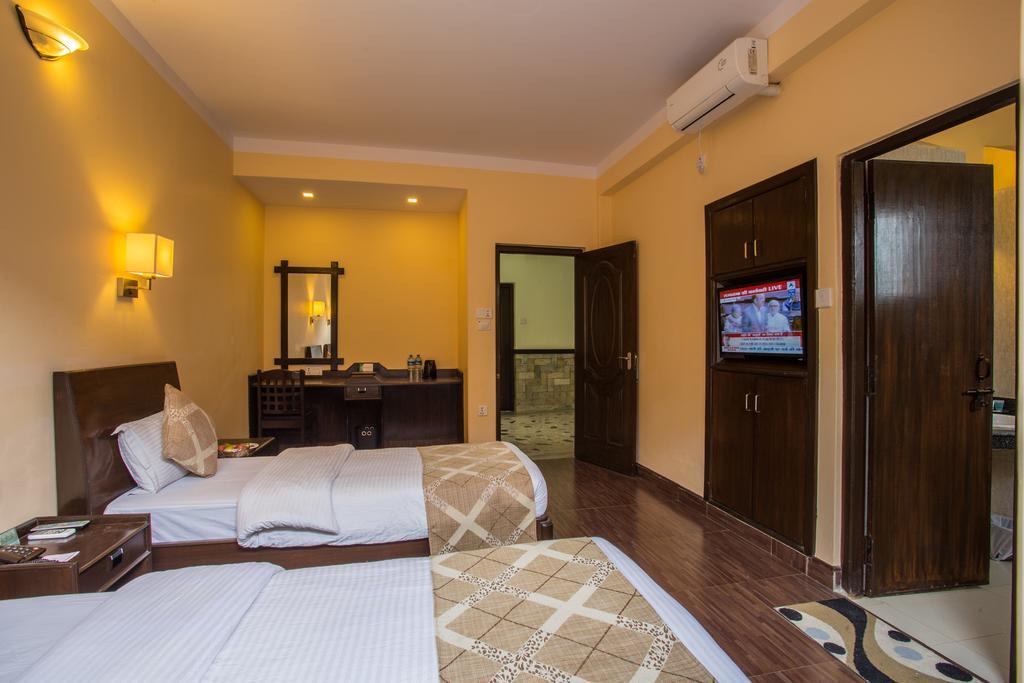 Hotel Peninsula Pokhara Exterior foto