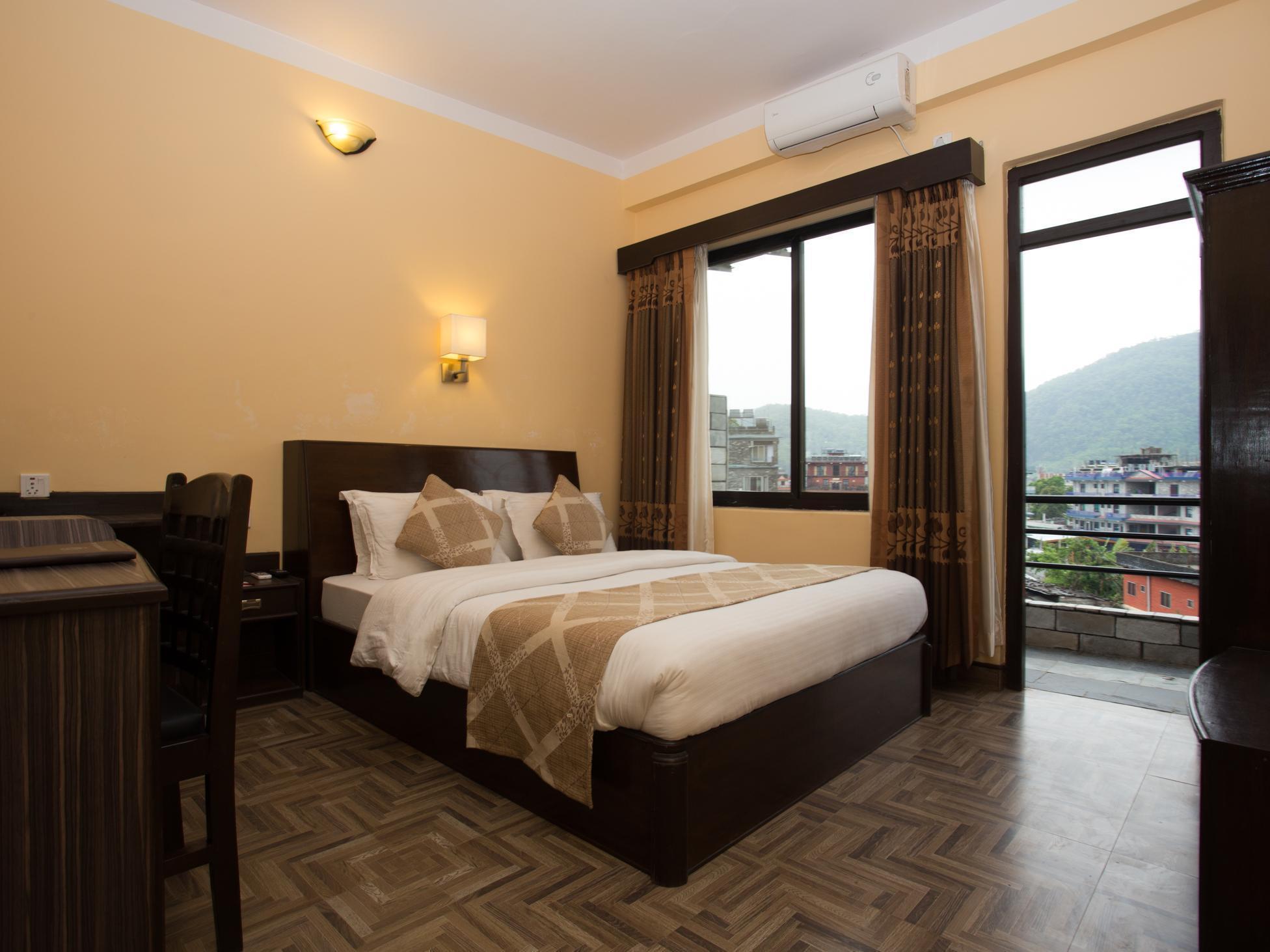 Hotel Peninsula Pokhara Exterior foto