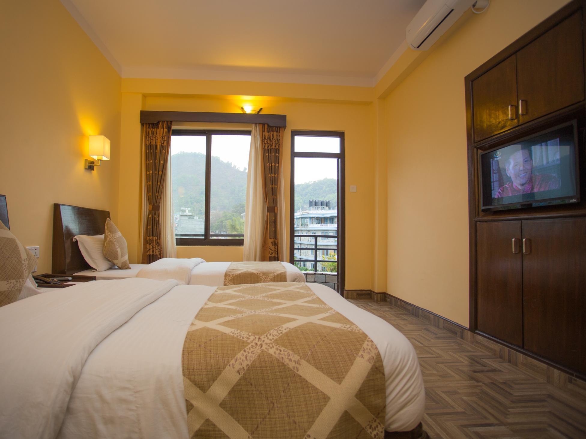 Hotel Peninsula Pokhara Exterior foto