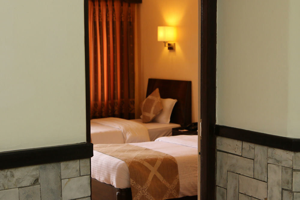 Hotel Peninsula Pokhara Exterior foto